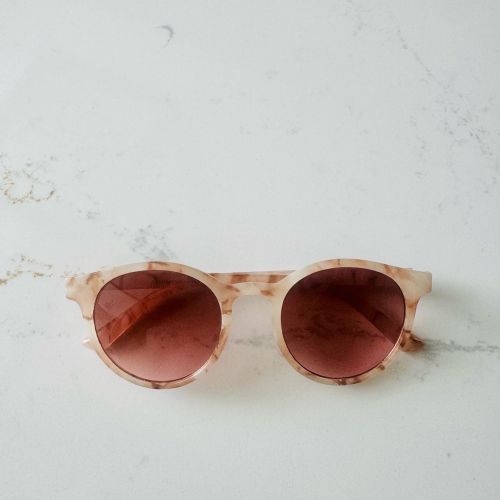 GAP Pink Sunglasses with Cat-Eye Frame and Gradient Lenses